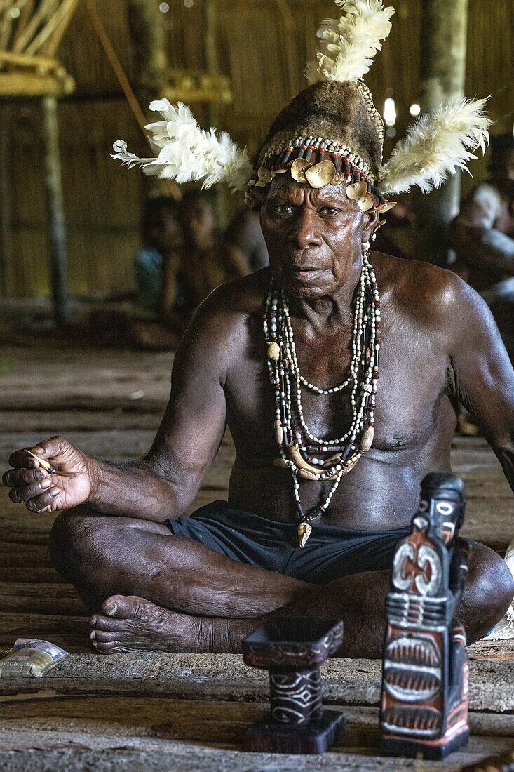 Indonésie, Papua, Agats district, Beriten village, Asmat tribe, drum ceremony