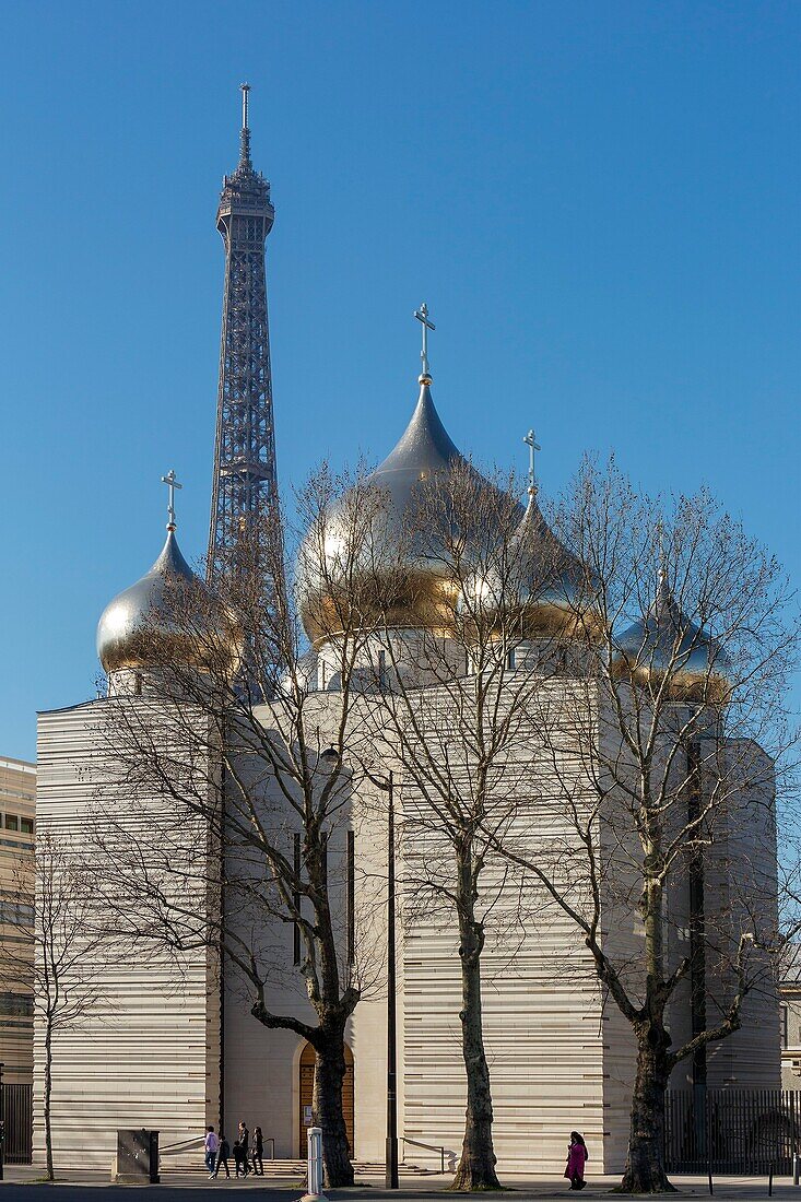 France, Paris, orthodox cathedral of the Holly Trinity in Quai Branly and the Eiffel tower in the background