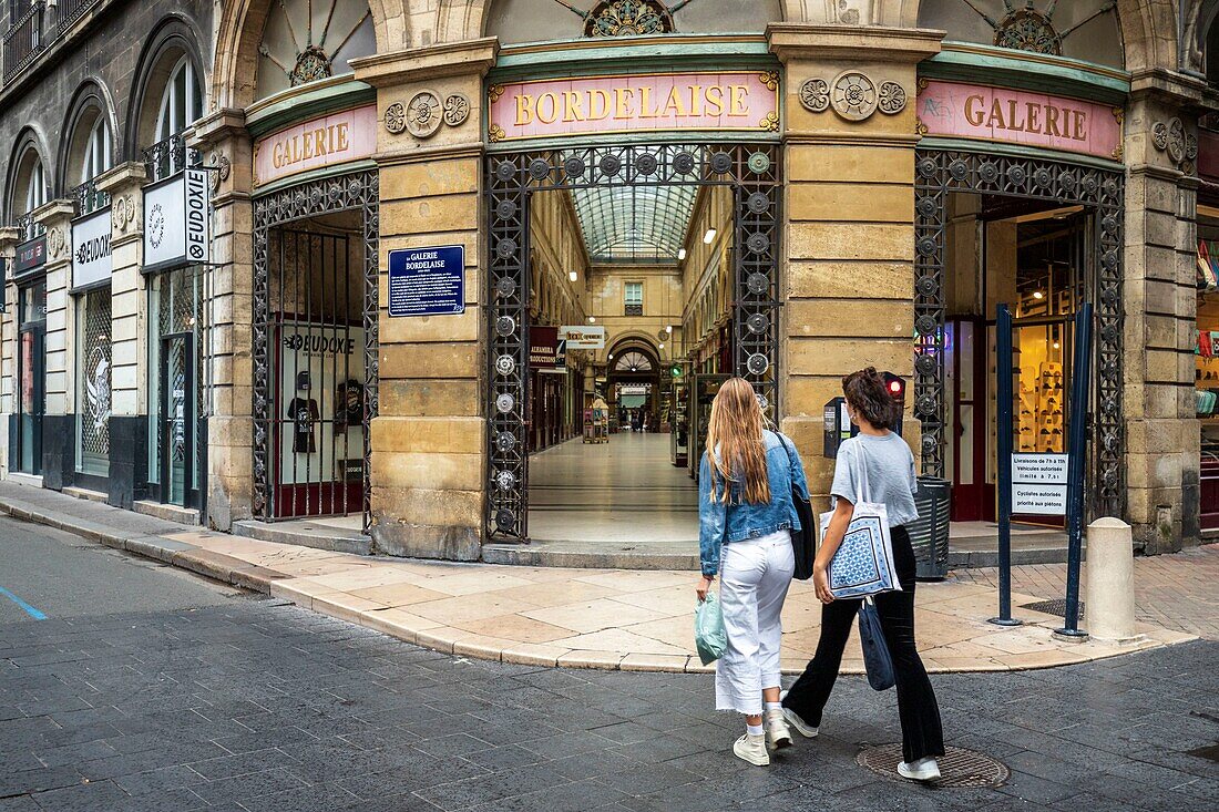 Frankreich, Gironde, Bordeaux, von der UNESCO zum Weltkulturerbe erklärtes Gebiet, rue Piliers de Tutelle, Eingang zur Galerie Bordelaise, Einkaufsgalerie aus dem Jahr 1833