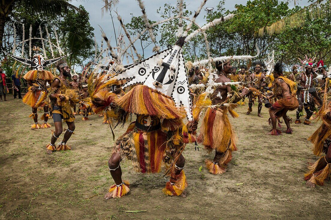 Papua-Neuguinea, Golfprovinz, Dorf Toare, traditionelles Fest namens Sing-Sing, Pipi Mask und Ehore Cultural Group