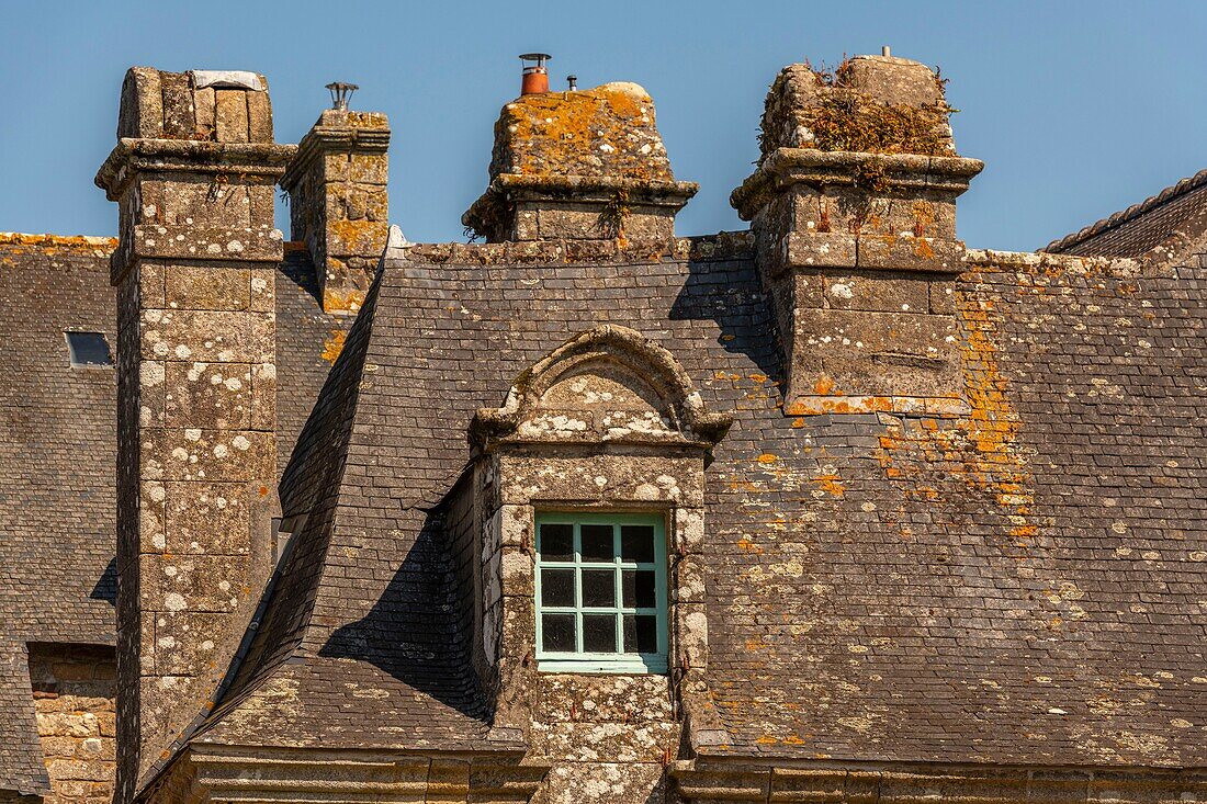 France, Finistère (29), Cornwall, Locronan, the village is ranked among the most beautiful villages in France and small towns of character, around the church the roofs of the village are works of art, the central square and the Renaissance houses are granite