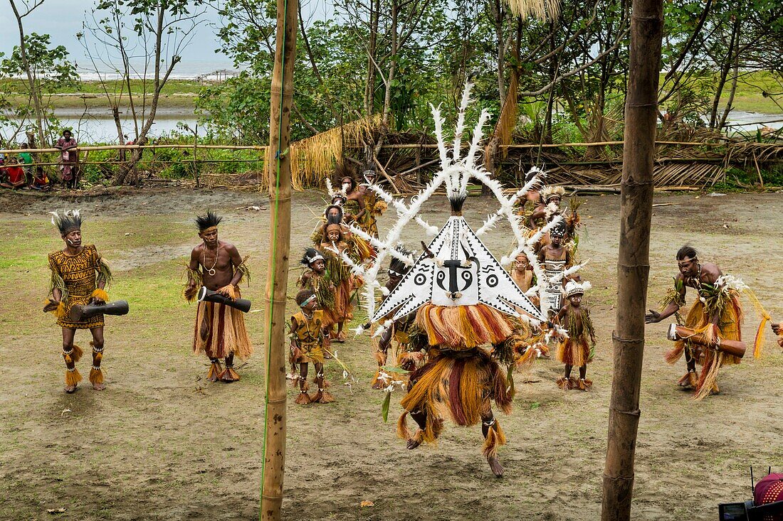 Papua New Guinea, Gulf Province, Toare Village, traditional festival called sing-sing, Pipi Mask and Ehore Cultural group