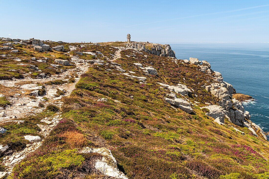 France, Finistère (29), Cornouaille, Crozon Peninsula, Camaret-sur-Mer, Pen-Hir Point in the Iroise Sea