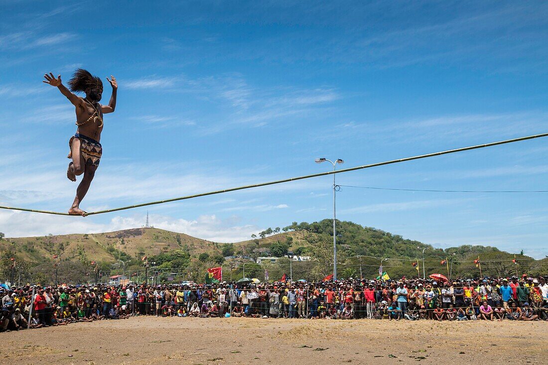 Papua New Guinea, National Capitale district, Port Moresby, Jack Pidik Park, Independence Festival held every year mid-September, equilibrist