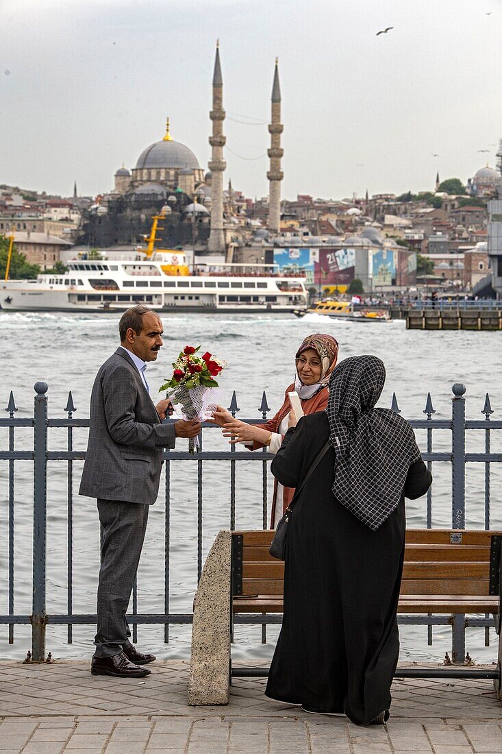 Turkey, Istanbul, Karakoy area, proposing in front of the mother