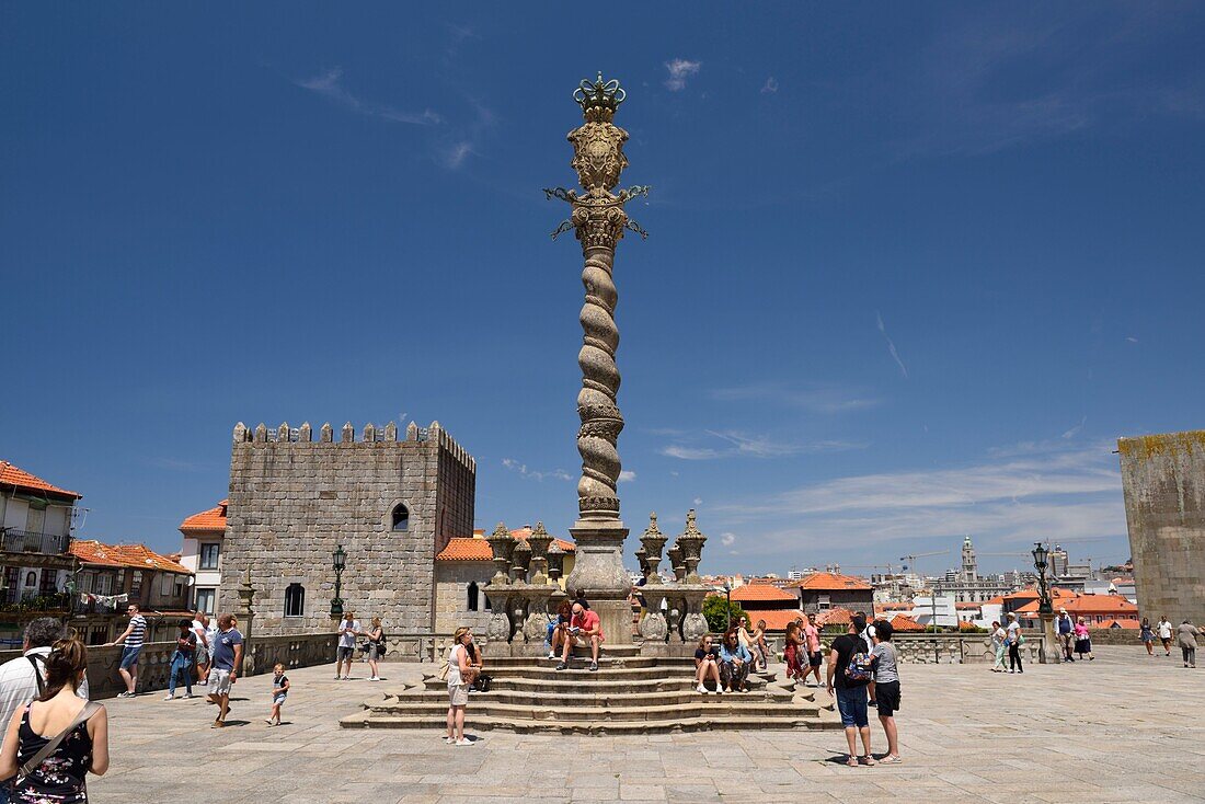 Portugal,Region Nord,Porto,historisches Zentrum,das von der UNESCO zum Weltkulturerbe erklärt wurde,der Pelourinho oder Pranger vor der Kathedrale,Säule der manuelinischen Justiz,an der man die zum Tode Verurteilten aufhängte