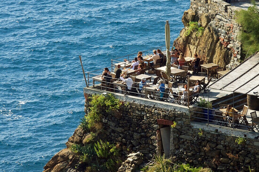 Italien,Ligurien,Provinz La Spezia,Nationalpark Cinque Terre,von der UNESCO zum Weltkulturerbe erklärt,Dorf Riomaggiore,A pie de Ma bar