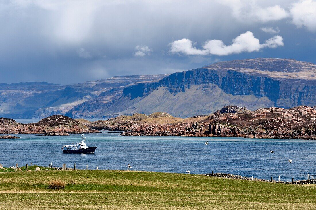 Vereinigtes Königreich,Schottland,Highland,Innere Hebriden,das Ross of Mull im äußersten Südwesten der Isle of Mull von der Iona aus gesehen