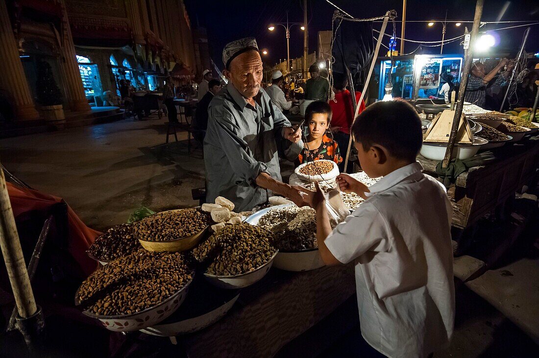 China,Autonome Region Xinjiang,Kashgar,zentraler Platz,Nachtmarkt