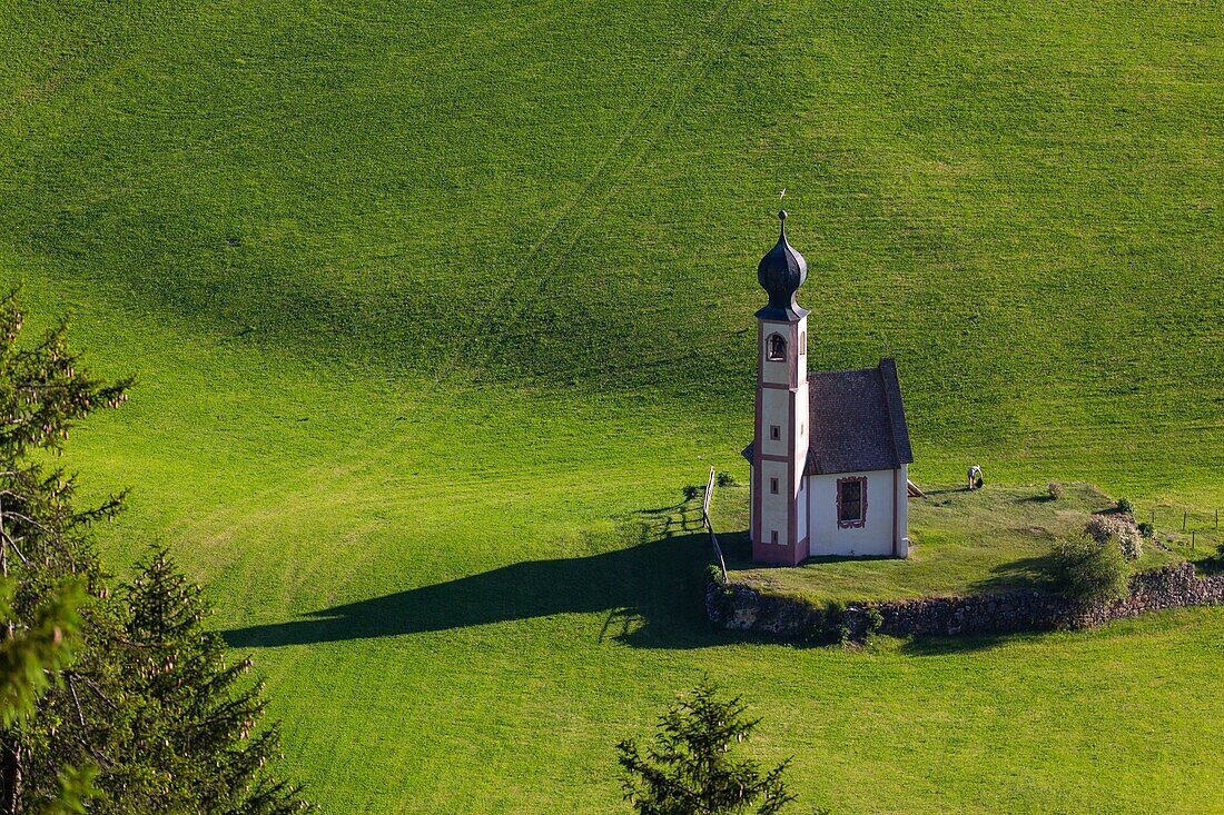 Italien,Trentino-Südtirol,Südtirol,Val di Funes,Ranui-Kirche,Dolomitengruppe Puez Geisler (Puez Geisler)