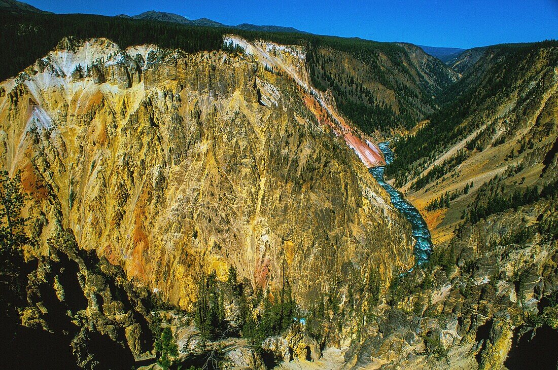 United States, Montana, Whyoming and Idaho, Yellowstone National Park, Yellostone River Canyon