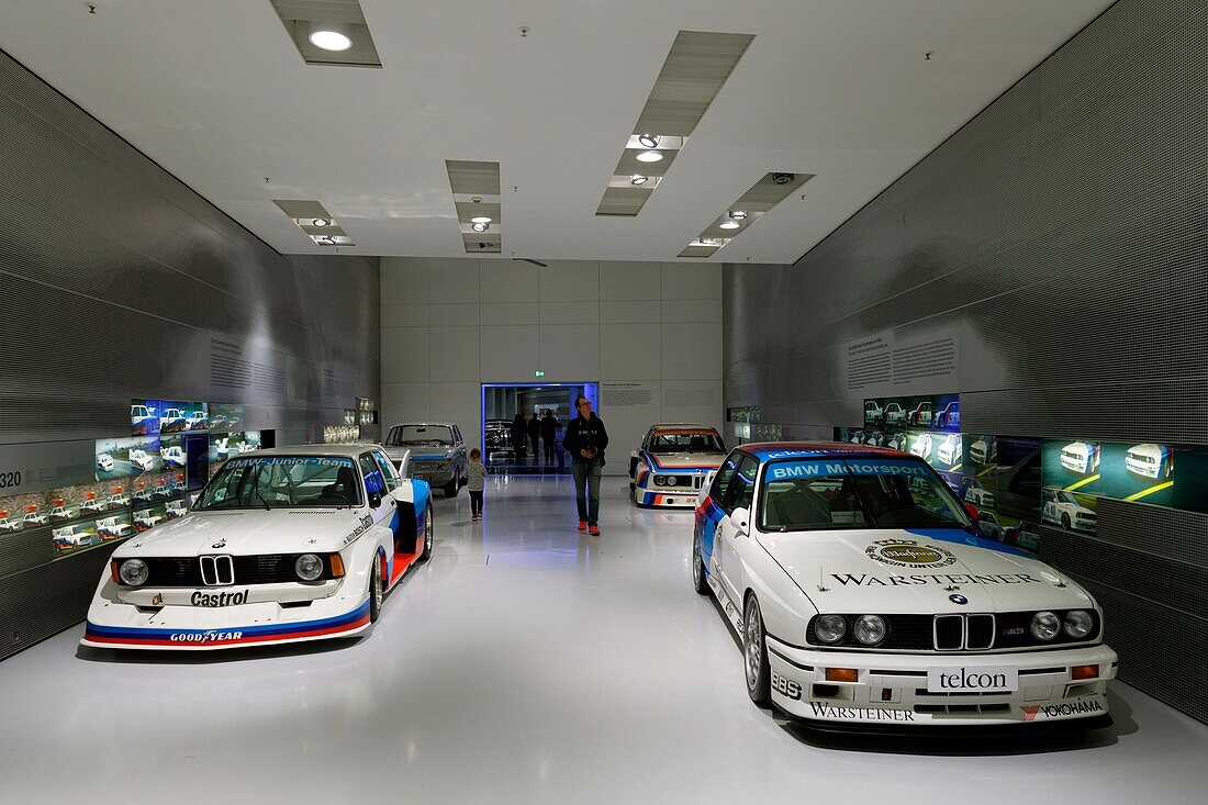 Deutschland,Bayern,München,BMW Museum,eröffnet 1973 und renoviert 2008,zeigt die Entwicklung und die Technologien der Automarke aus München