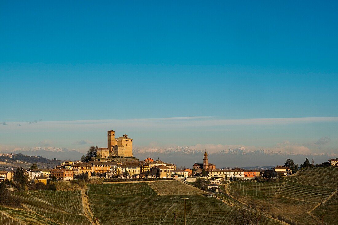 Italien,Piemont,Provinz Cuneo,Weinregion Langhe,von der UNESCO zum Weltkulturerbe erklärt,Dorf Seralunga