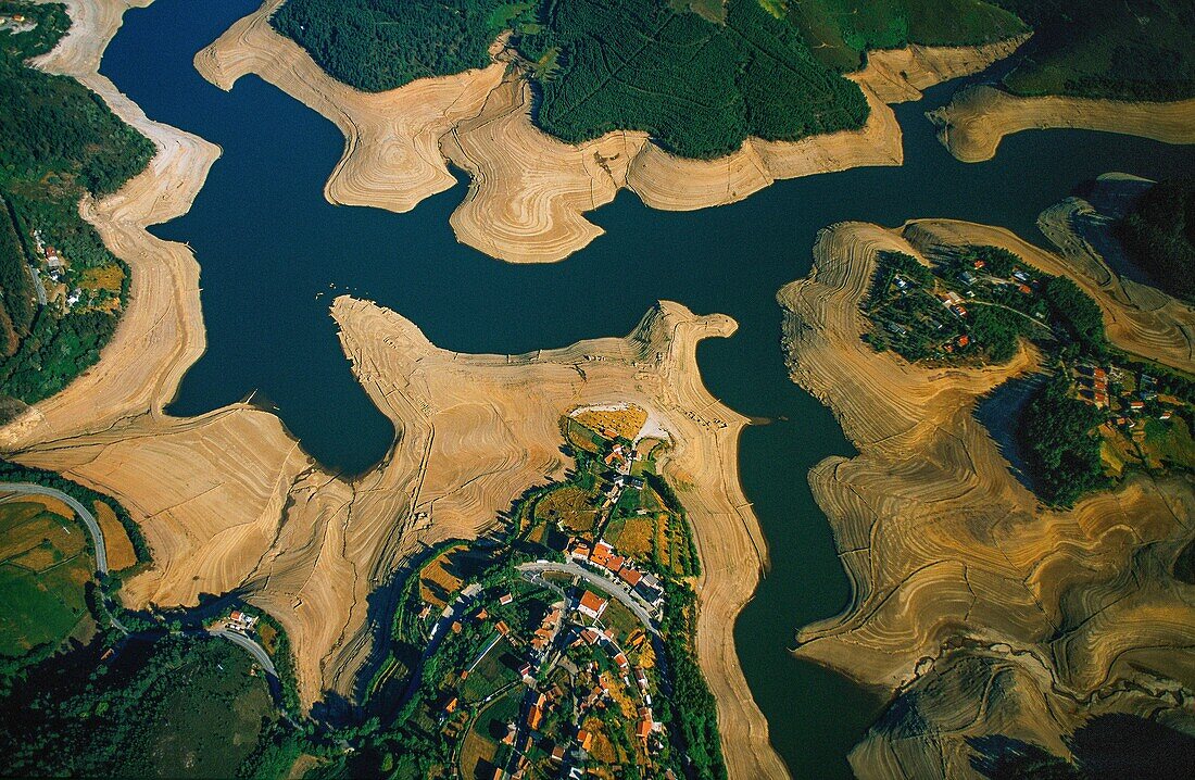 Spanien,Jaen,Wasserreservoir,aus der Luft gesehen,im Sommer,in der Region Jaen (Luftaufnahme)