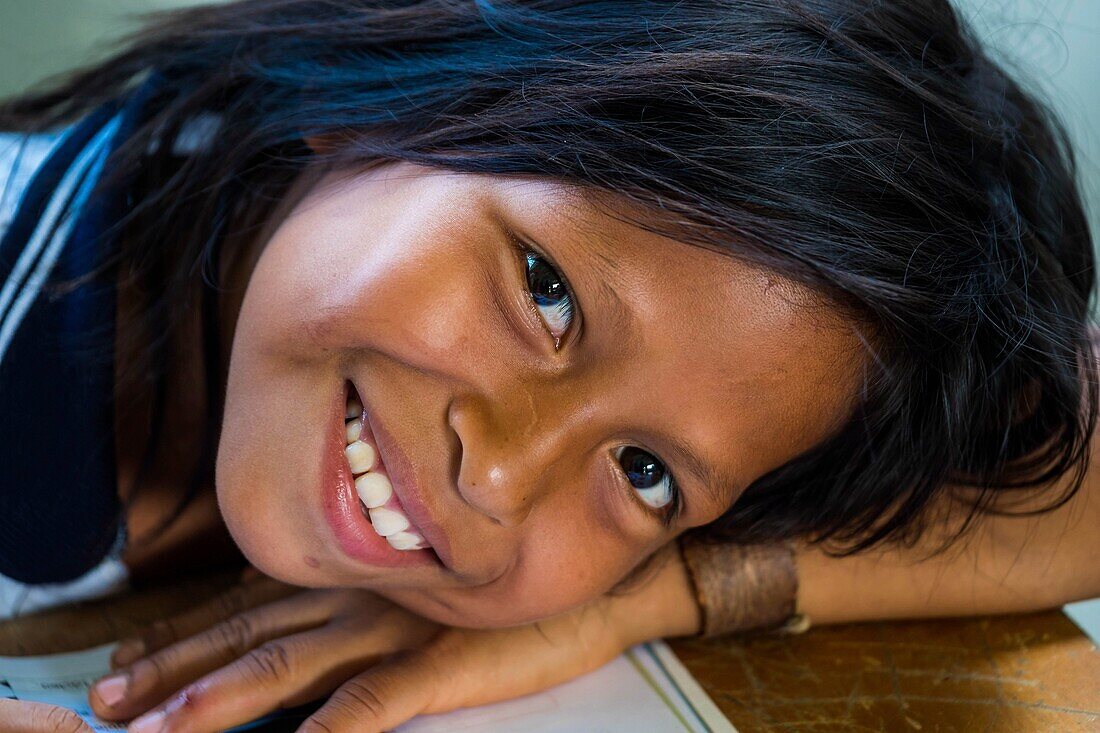 Ecuador, Tena, immersion life experience with the Waoranis of the Rio Nushino, primary school, young girl