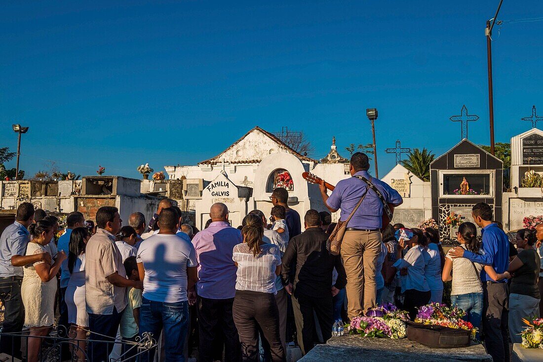 Kolumbien,Bolivar,Santa Cruz de Mompox,von der UNESCO zum Weltkulturerbe erklärt,Friedhof,Trauerfeier mit Live-Musik