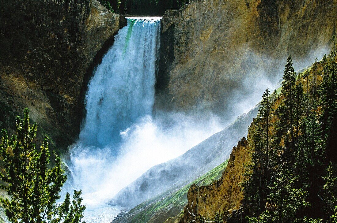 United States, Montana, Whyoming and Idaho, Yellowstone National Park, Yellowstone River Waterfalls