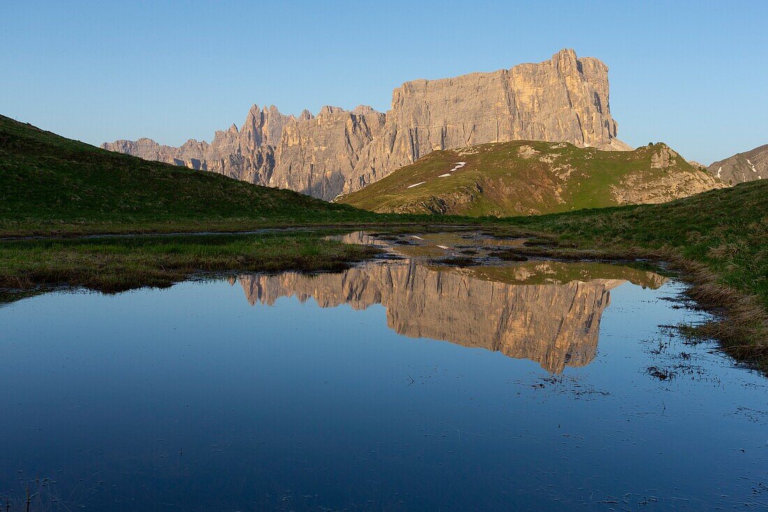 Italie, Vénétie, province de Belluno, Dolomites, classées Patrimoine Mondial de l'UNESCO, col de Passo Giau ou Santa Lucia (2462 m), Mont Croda da Lago et Lastoni di Formin