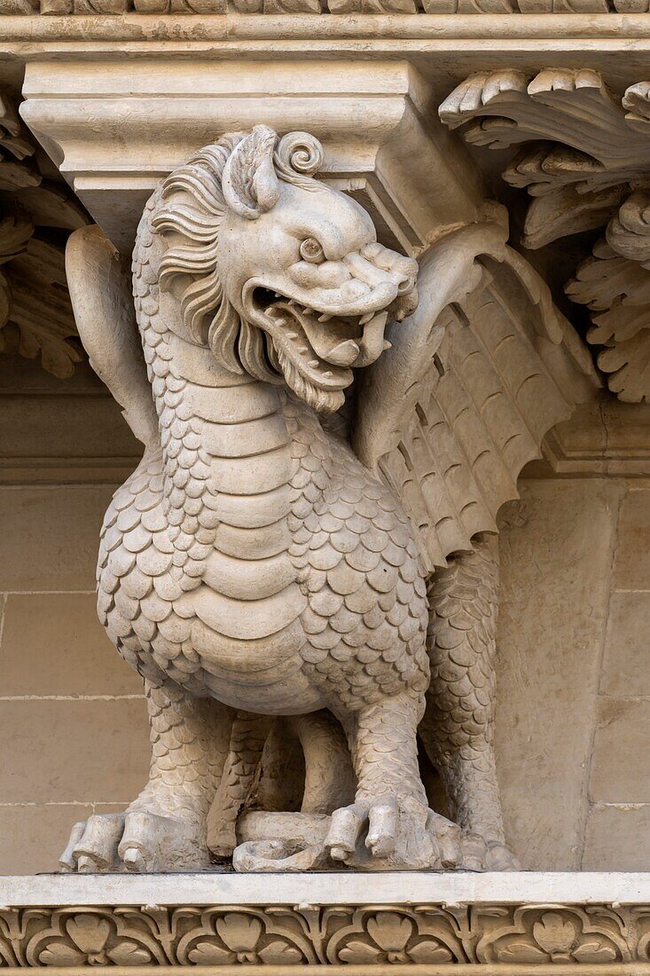 Telamone mit grotesken Figuren oder fantastischen und allegorischen Tieren,Detail der Barockfassade,Kirche Santa Croce,Lecce,Salento,Apulien,Italien,Europa