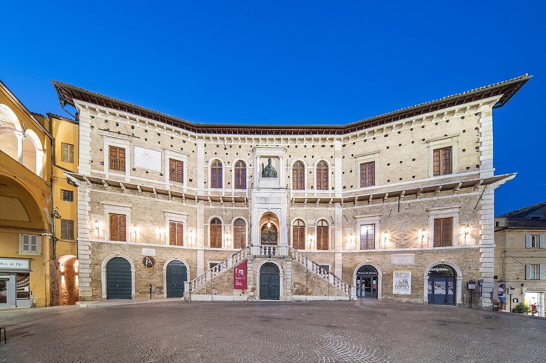 Palazzo dei Priori,Fermo,Ascoli Piceno,Marken,Italien,Europa