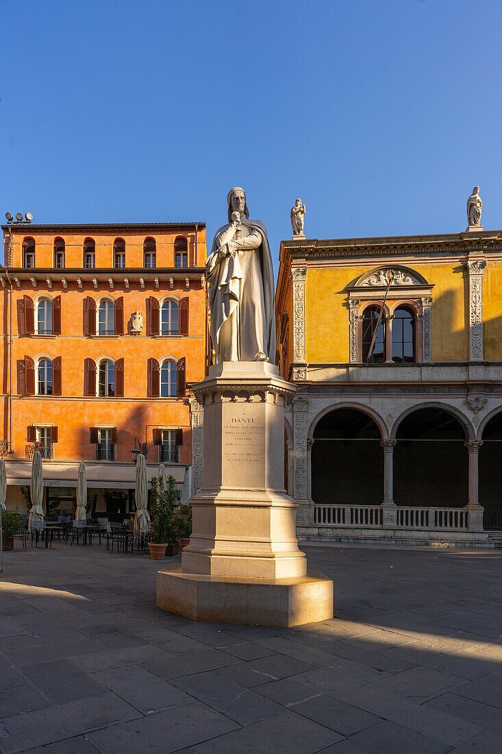 Piazza dei Signori (Piazza Dante), Verona, UNESCO World Heritage Site, Veneto, Italy, Europe