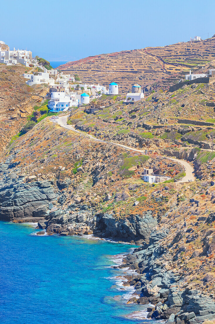 Blick auf das auf einem Hügel gelegene Dorf Kastro,Kastro,Insel Sifnos,Kykladen,Griechische Inseln,Griechenland,Europa