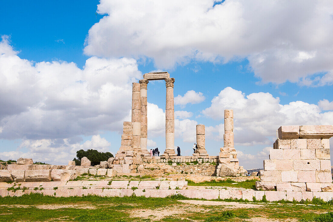 Der Herkulestempel in der Zitadelle von Amman (Jabal al-Qal'a),historische Stätte auf einem Hügel im Herzen von Amman,Jordanien,Naher Osten,Südliche Levante,Westasien