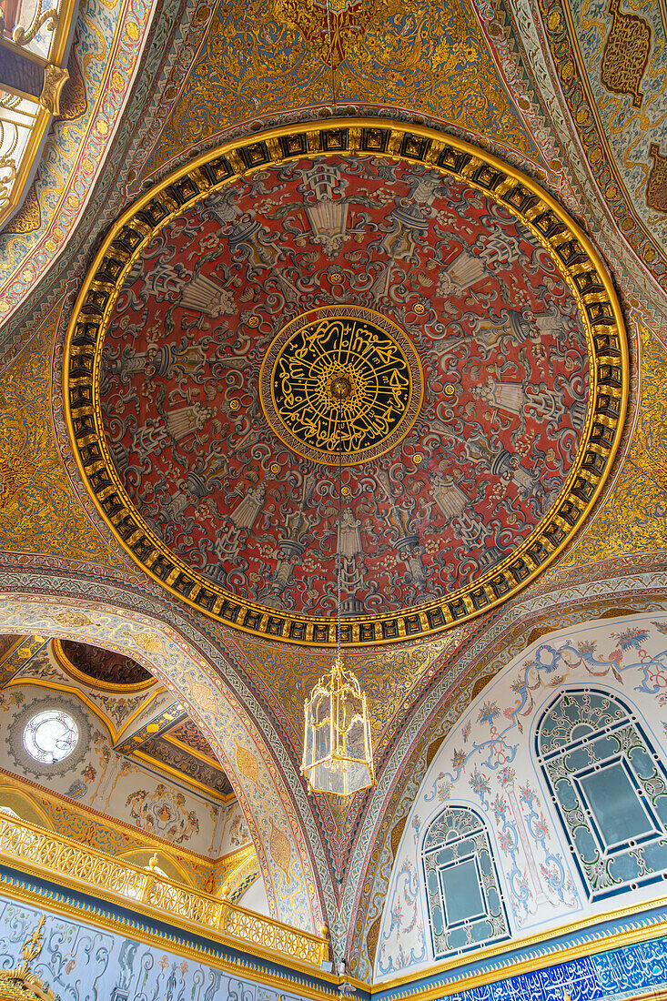 Ceiling inside The Harem, Topkapi Palace, UNESCO World Heritage Site, Istanbul, Turkey, Europe