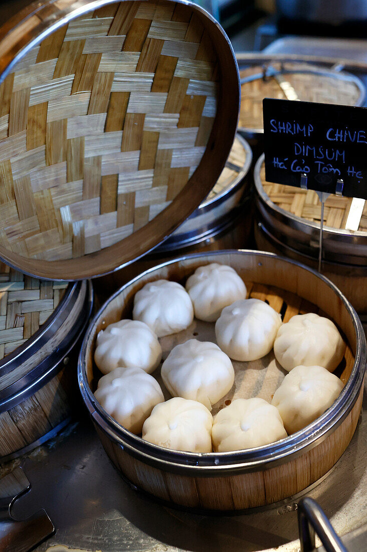 Verschiedene Dim Sum in einer gedämpften Bambusschale,Ho-Chi-Minh-Stadt,Vietnam,Indochina,Südostasien,Asien,Asien