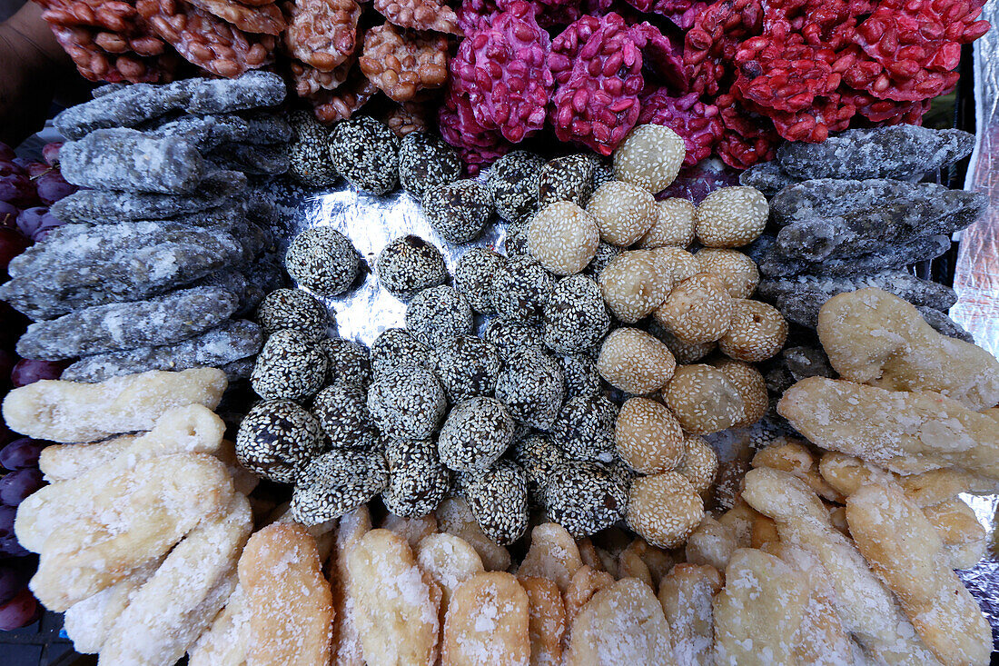 Variety of delicious cakes sold at street market stall, special food for Ramadan, Surabaya, Java, Indonesia, South East Asia, Asia