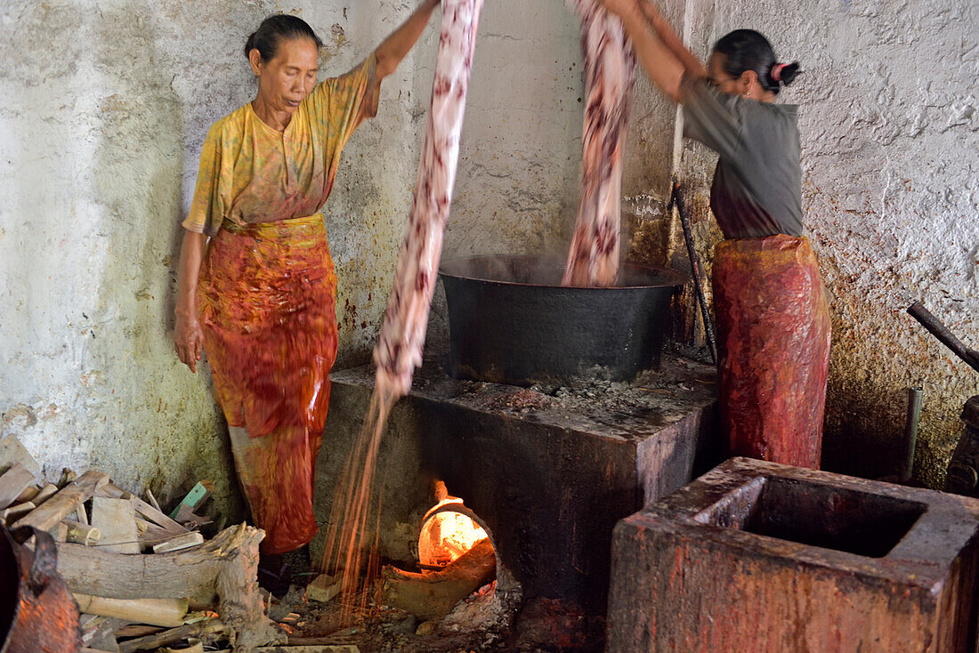 Rinsing stage in dyeing process, Kidang Mas Batik House, Lasem, Java island, Indonesia, Southeast Asia, Asia