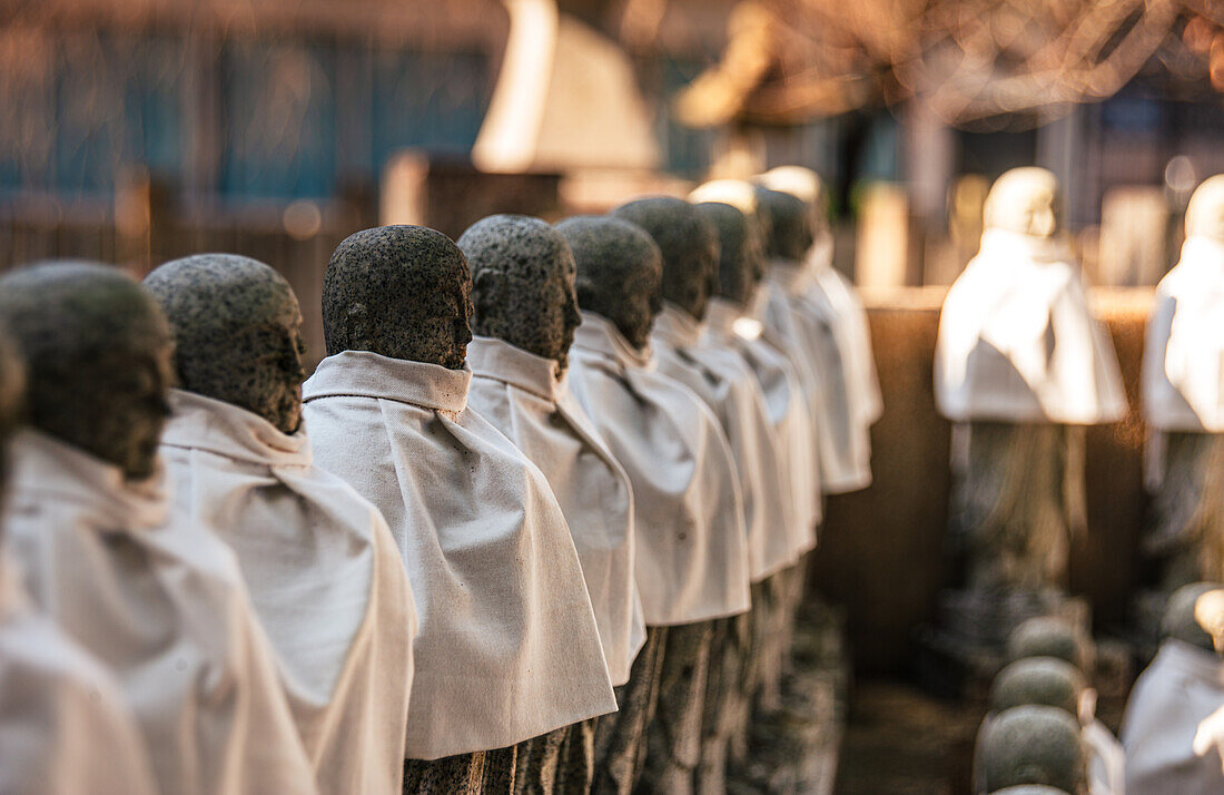 Hunderte von Jizo in Reihen,Buddha-Statuen,Zen-Buddhismus,Yoshino,Nara,Honshu,Japan,Asien