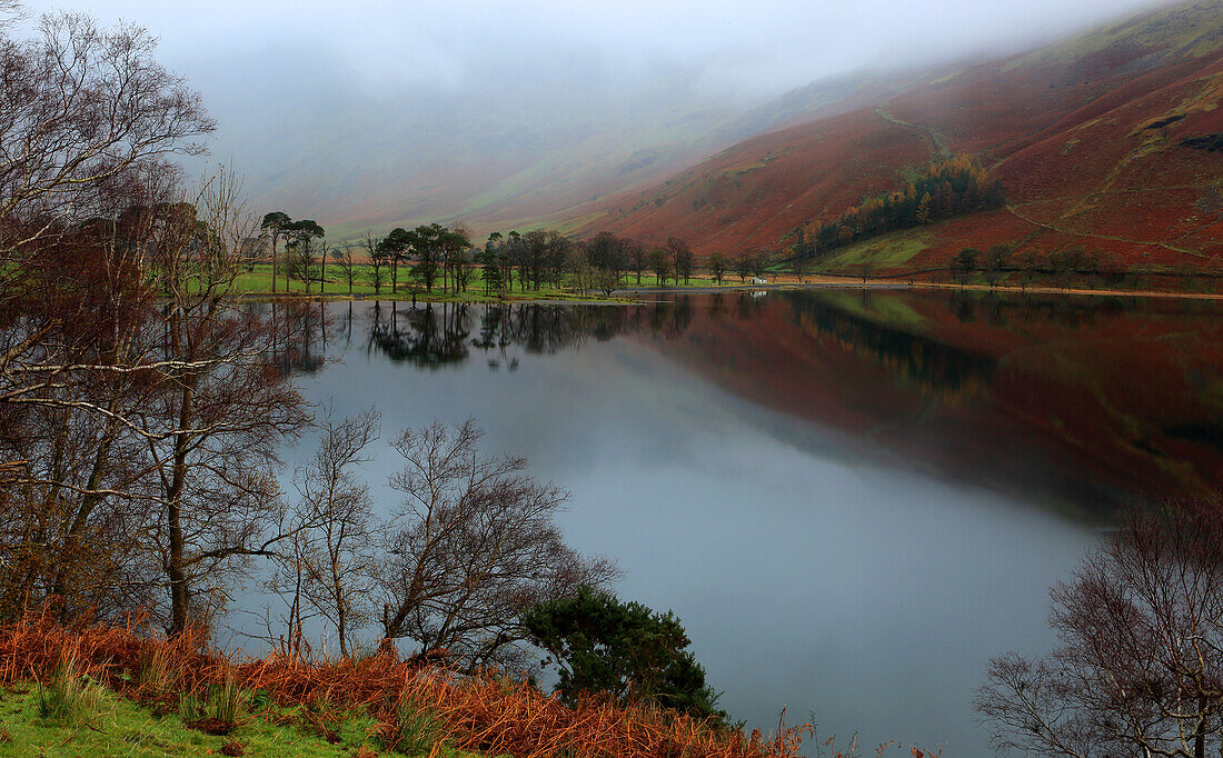 Buttermere im Herbst,Lake-District-Nationalpark,UNESCO-Welterbe,Cumbria,England,Vereinigtes Königreich,Europa