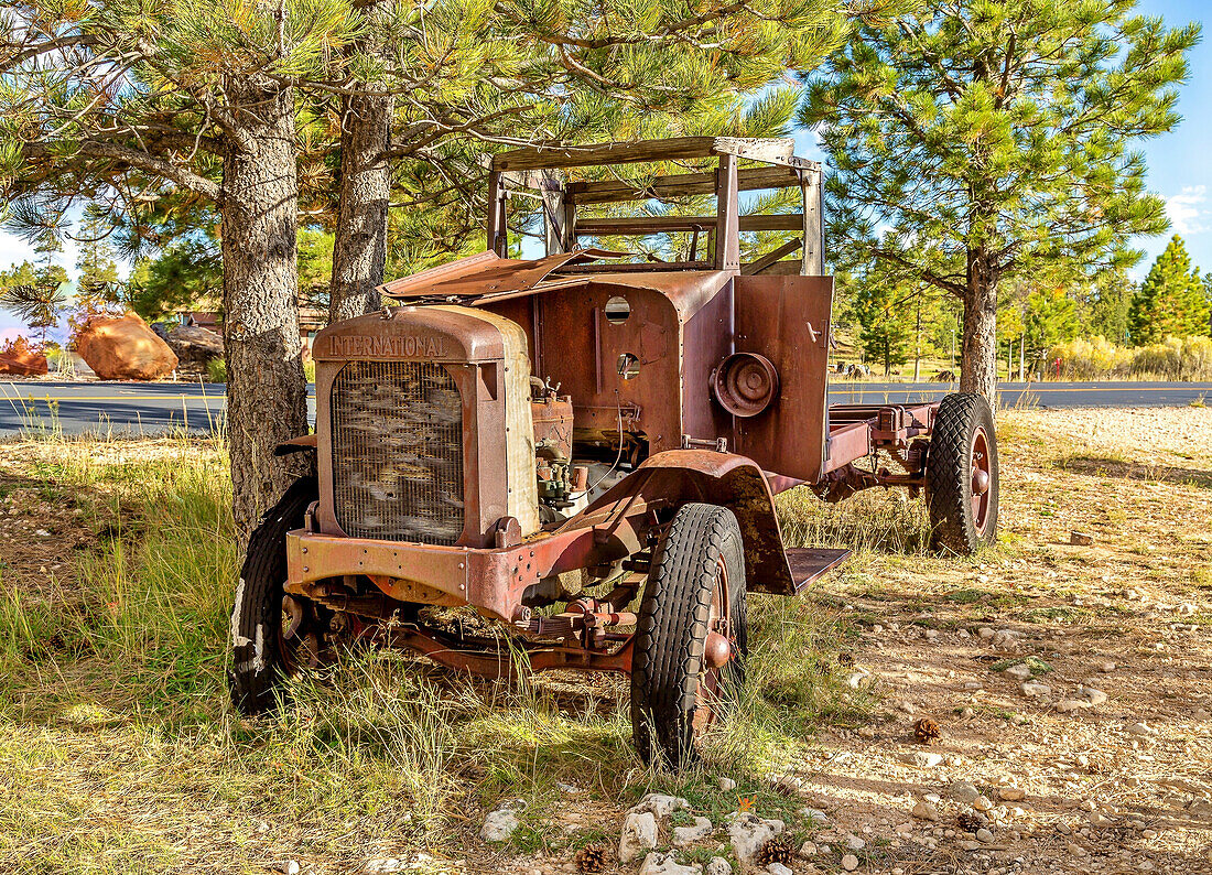 Ausgedienter landwirtschaftlicher Lastwagen aus der Zeit um 1930 in Utah,Vereinigte Staaten von Amerika,Nordamerika