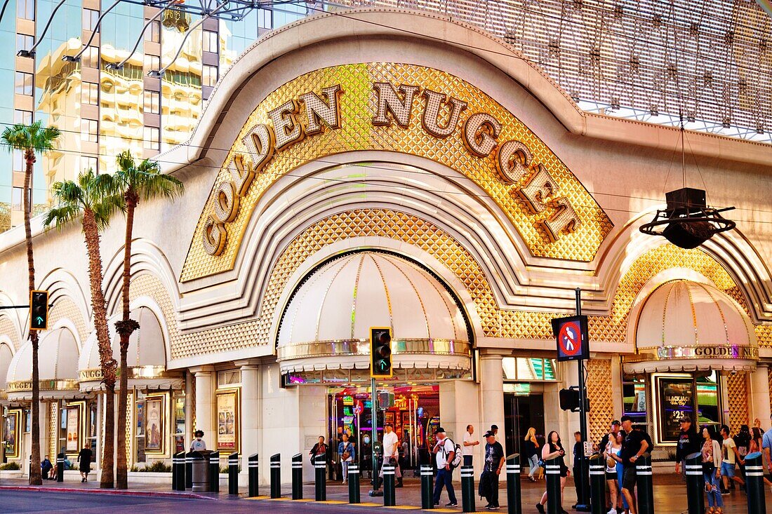 Das historische Golden Nugget Casino und Hotel,Teil der Fremont Street Experience,Las Vegas,Nevada,Vereinigte Staaten von Amerika,Nordamerika