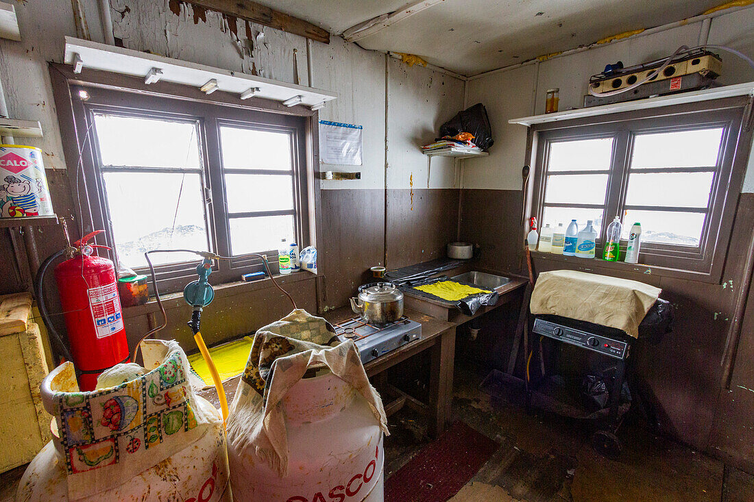 Ansichten der chilenischen Antarktis-Schutzhütte Jorge Bonnen Rivera am Hut Point auf der Antarktischen Halbinsel,Antarktis,Polargebiete