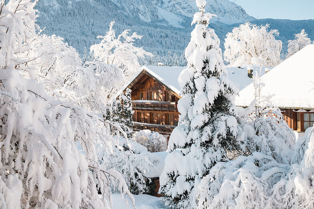 Winterzeit im kleinen deutschen Dorf Garmisch-Partenkirchen,Bayern,Deutschland,Europa