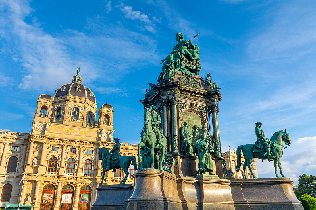 Monument of Empress Maria Theresa, Maria-Theresien-Platz, Kunsthistorisches Museum (Art History Museum), UNESCO World Heritage Site, Museum Quarter, Vienna, Austria, Europe