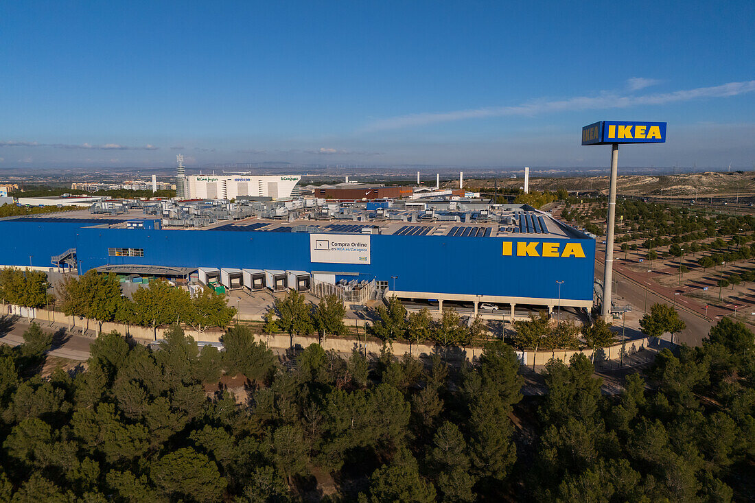 Luftaufnahme des IKEA Einrichtungshauses im Einkaufszentrum Puerto Venecia,Zaragoza,Spanien