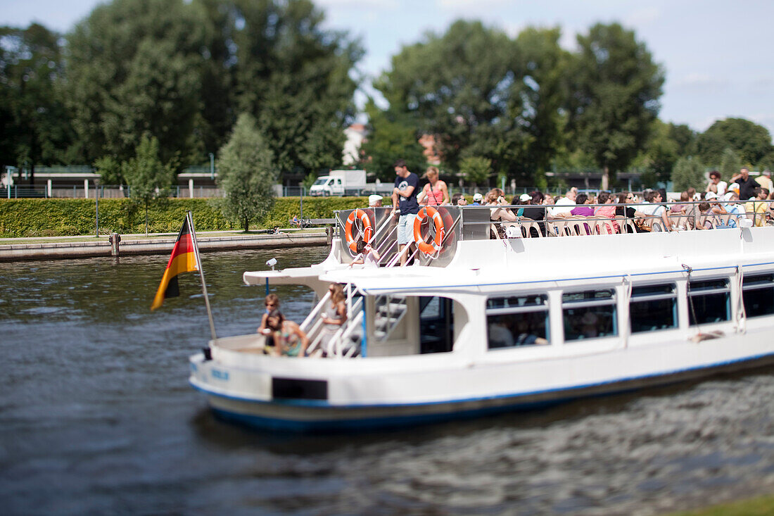 Berlin, Germany, July 29 2009, A boat glides along the Spree River in Berlin, offering passengers scenic views of the city’s landmarks and greenery.