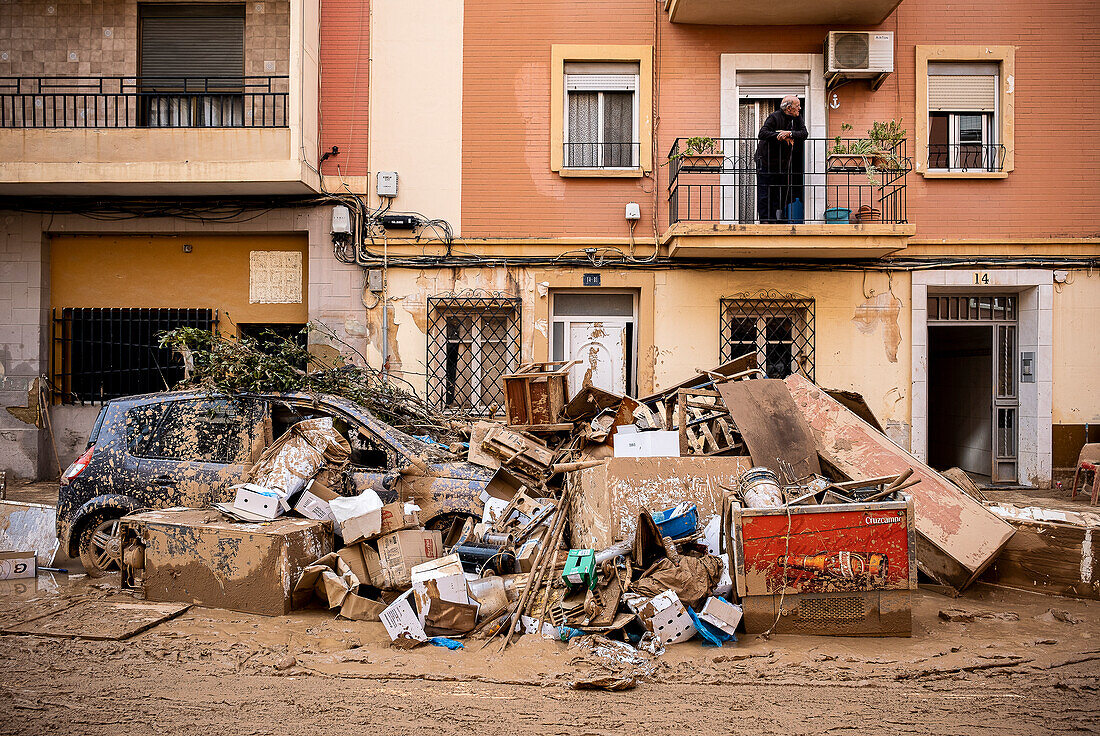 Auswirkungen des DANA-Hochwassers vom 29. Oktober 2024,Straßenszene in Paiporta,Comunidad de Valencia,Spanien