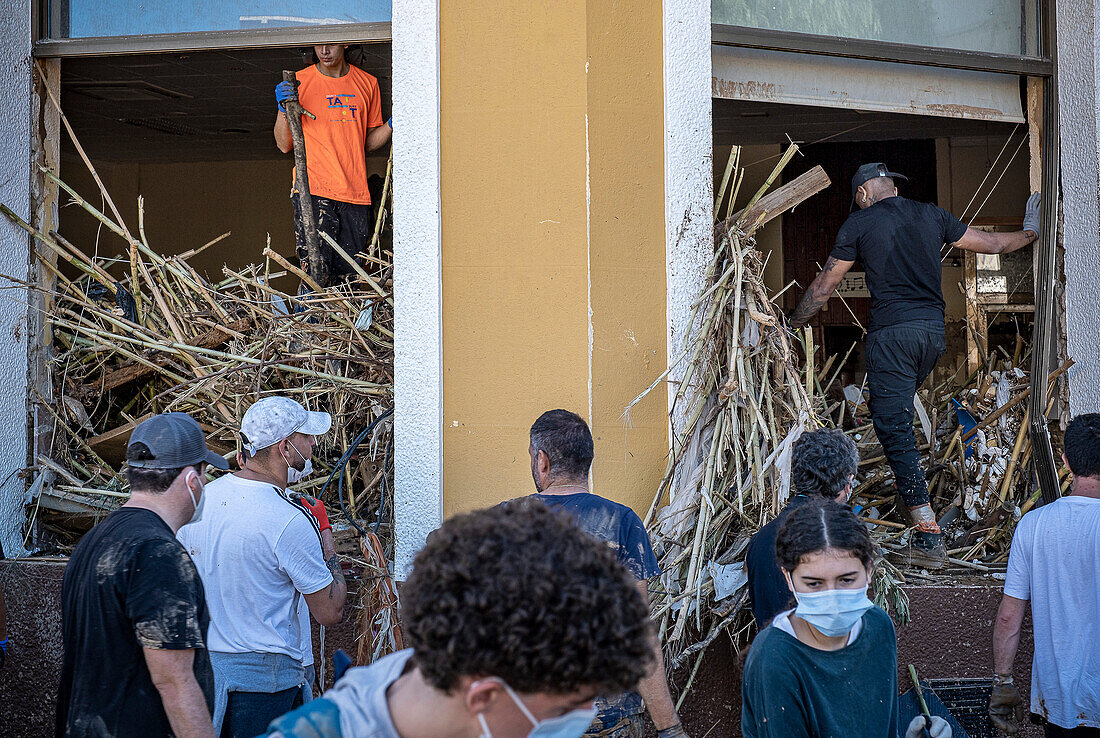 People cleaning. Effects of the DANA floods of October 29, 2024, in Antonio Machado street, Paiporta, Comunidad de Valencia, Spain