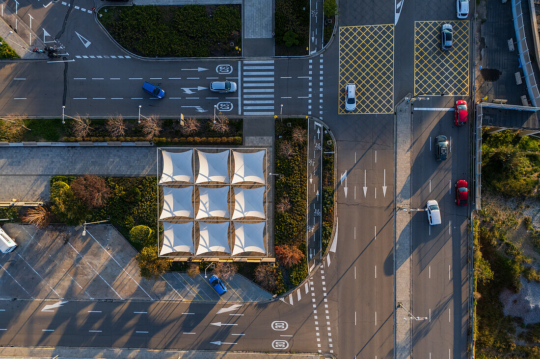 Aerial view of roads and traffic in Zaragoza