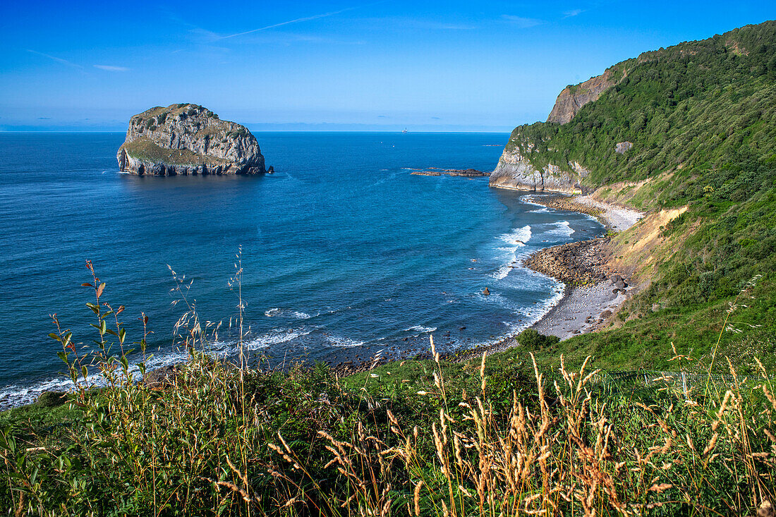 Strand bei San Juan de Gaztelugatxe, Baskenland, Euskadi, Euskaerria, Spanien.