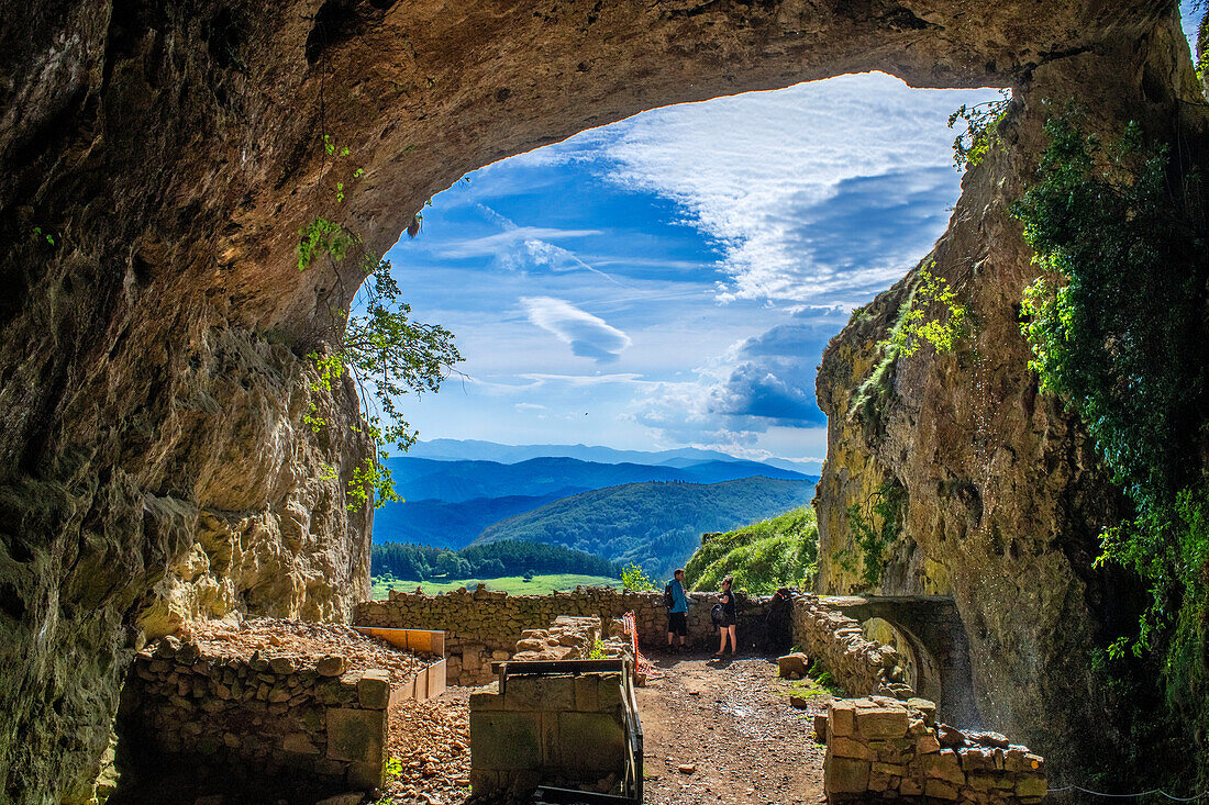 San-Adrián-Tunnel oder Lizarrate-Pass San Adriango tunela Sandratiko tunela im Aizkorri-Gebirge im Baskenland, Goierri, Baskisches Hochland Baskenland, Euskadi Spanien.