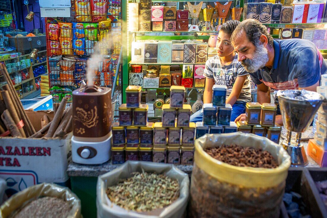 A local perfumer prepares perfume at a traditional Middle Eastern fragrance shop in downtown Amman, Jordan. Shops and stores in the old city of Amman, Hashemite Kingdom of Jordan, Middle East