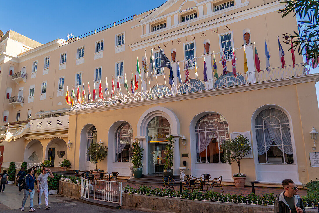 Die Fassade des luxuriösen Grand Hotel Quisisana in der Stadt Capri auf der Insel Capri, Italien.