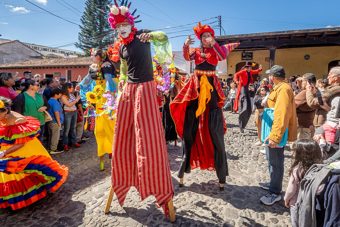 Fest der Verbrennung des Teufels - La Quema del Diablo - in Antigua, Guatemala