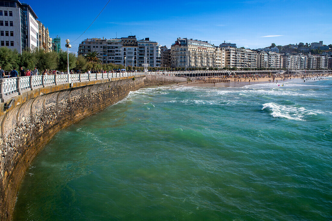 Uferpromenade, Strand Playa de la Concha, Bahia de la Concha, San Sebastian, Donostia, Camino de la Costa, Camino del Norte, Küstenweg, Jakobsweg, Camino de Santiago, Pilgerweg, Provinz Guipuzcoa, Baskenland, Euskadi