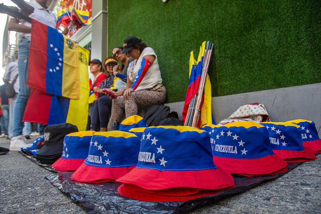 Sale of hats and souvenirs at opposition march in Caracas